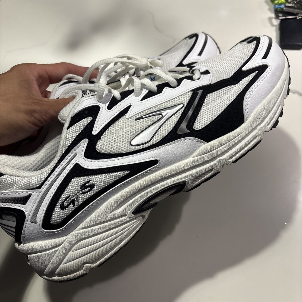 brooks adrenaline gts 4 mens Size 13